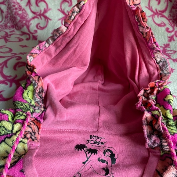 SOLD* Betsey Johnson Beach Towel Cover Up ⛱️ - Picture 5 of 5